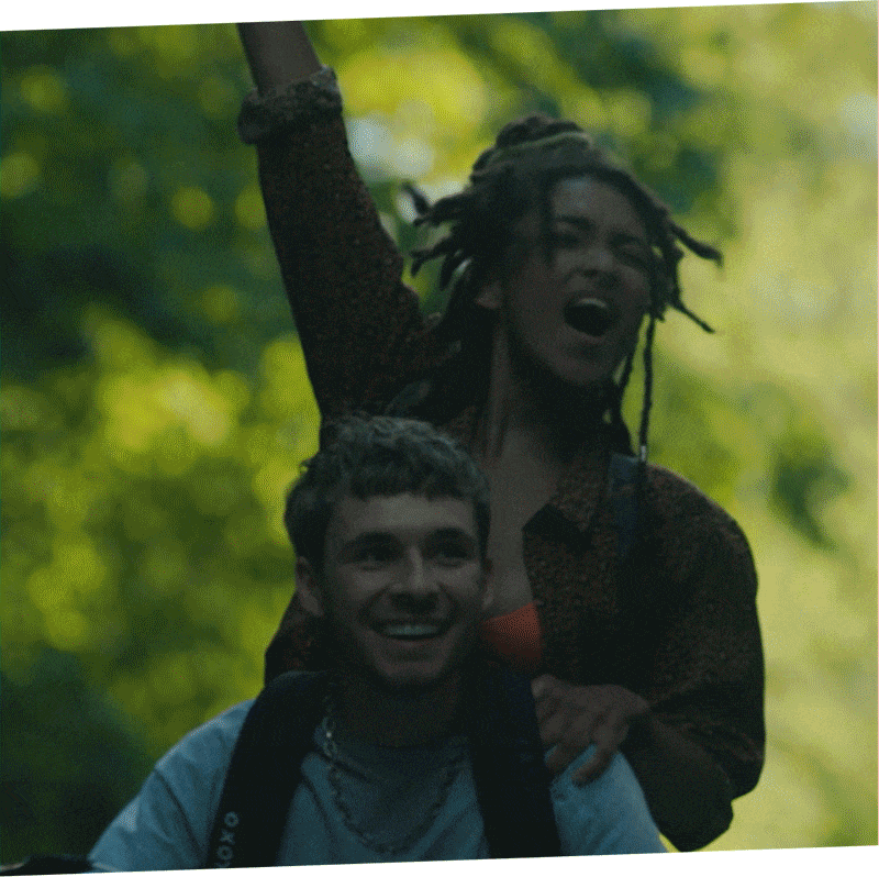 Lou riding piggyback on Arnaud, two characters from the TV show Lou et Sophie